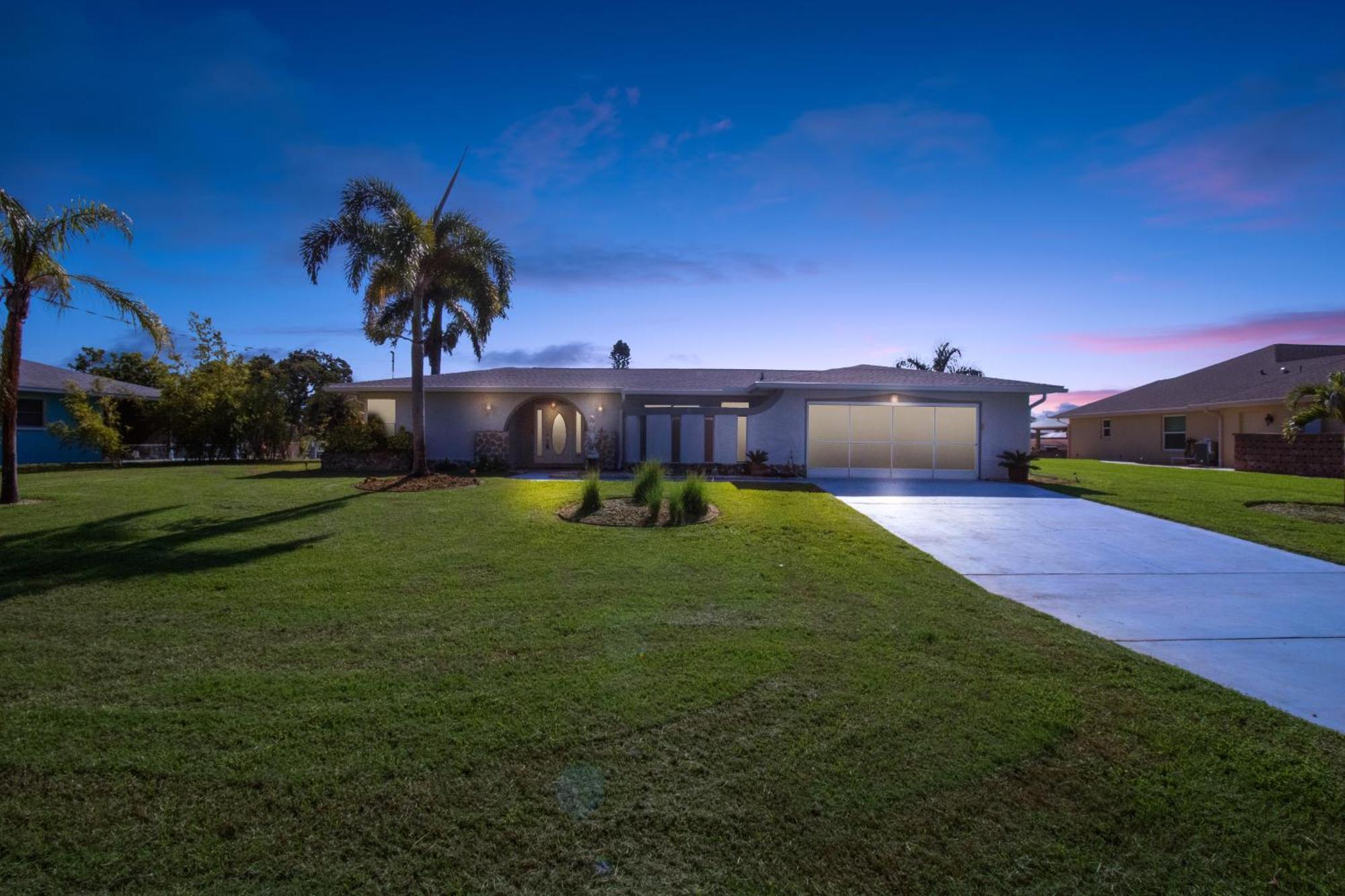 Pet Friendly Canal Front 3-Bedroom Grand Villa With Pool, Linai And Dock Port Charlotte Exterior photo