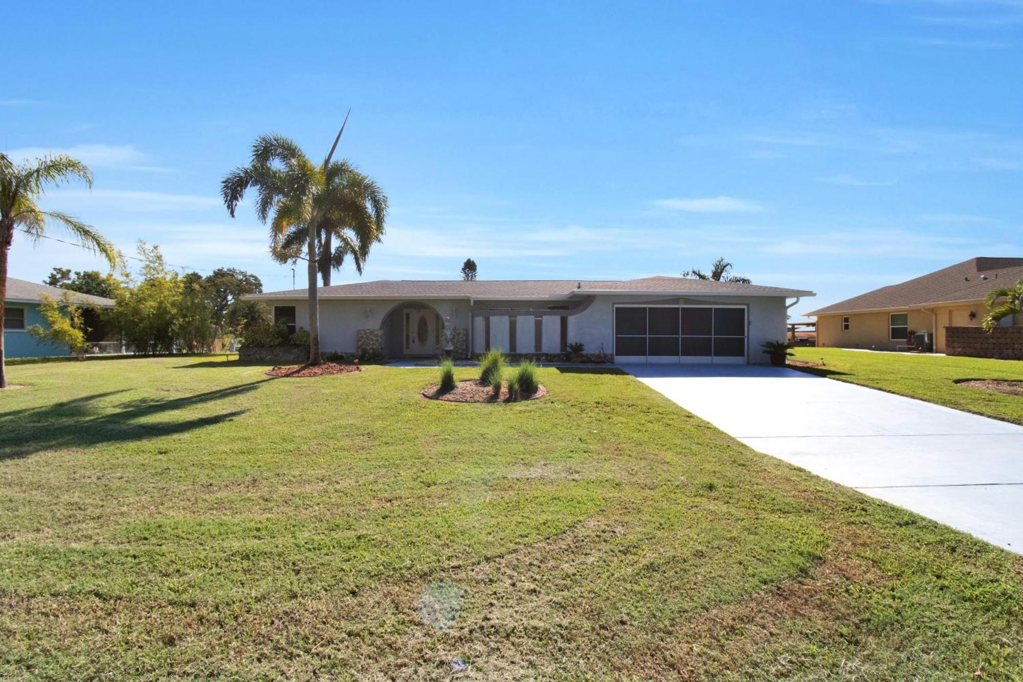Pet Friendly Canal Front 3-Bedroom Grand Villa With Pool, Linai And Dock Port Charlotte Exterior photo