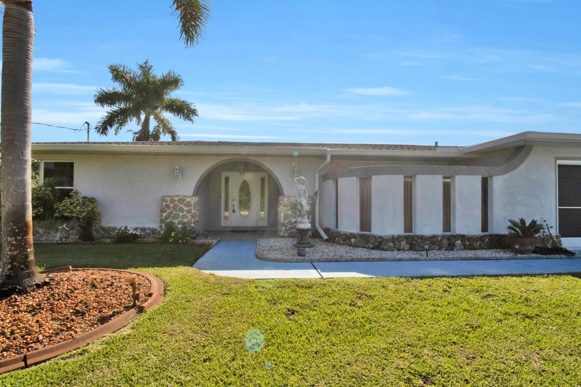 Pet Friendly Canal Front 3-Bedroom Grand Villa With Pool, Linai And Dock Port Charlotte Exterior photo
