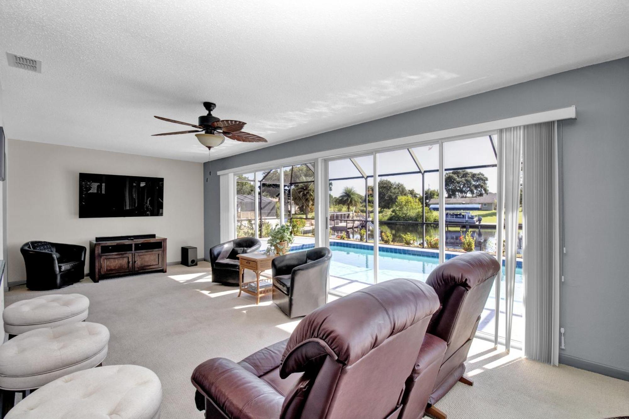 Pet Friendly Canal Front 3-Bedroom Grand Villa With Pool, Linai And Dock Port Charlotte Exterior photo