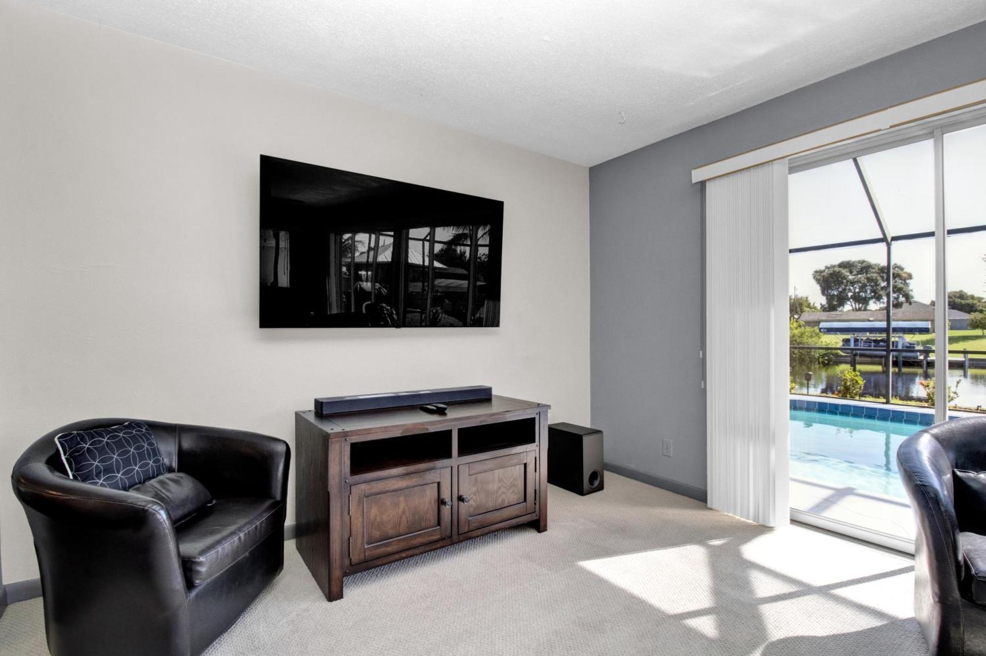 Pet Friendly Canal Front 3-Bedroom Grand Villa With Pool, Linai And Dock Port Charlotte Exterior photo